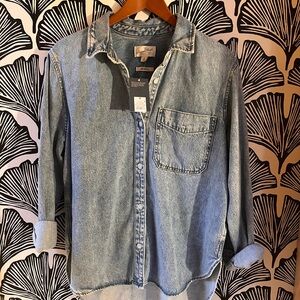 NWT Universal Thread Blue Denim Shirt Women’s Medium